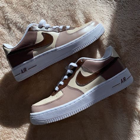 air force 1 beige nike zeichen